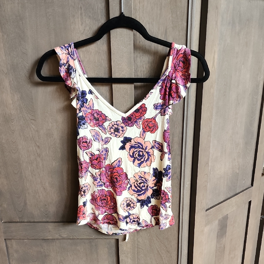 Daytrip White and Pink Ruffled Sleeveless Tank Top